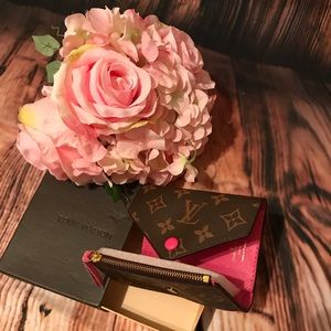 Monogram Hot pink wallet ! Very cute ☺️